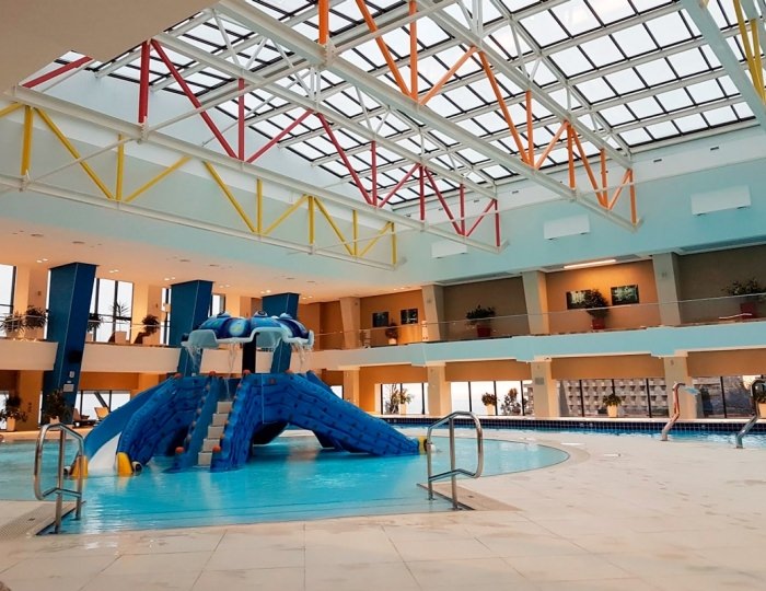 Детские зоны в бассейнах - Гостиничный комплекс «Лазурная Отель и СПА»