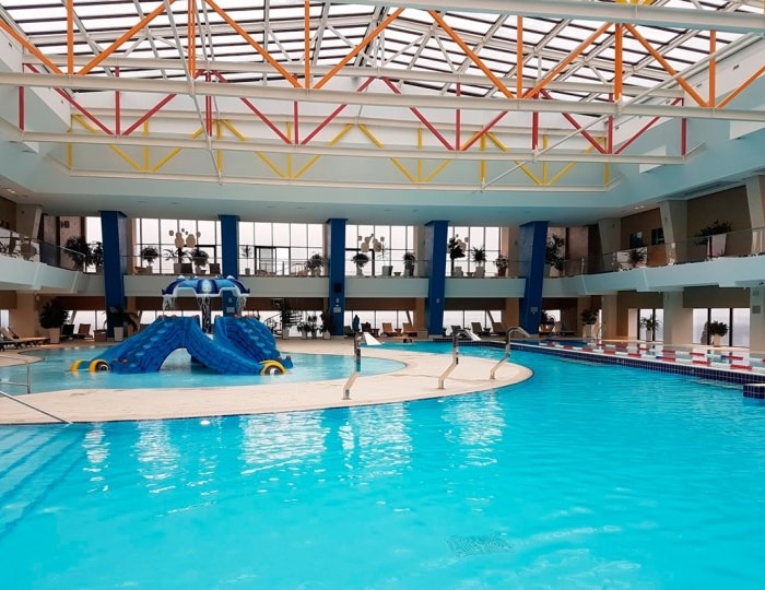 Детские зоны в бассейнах - Гостиничный комплекс «Лазурная Отель и СПА»
