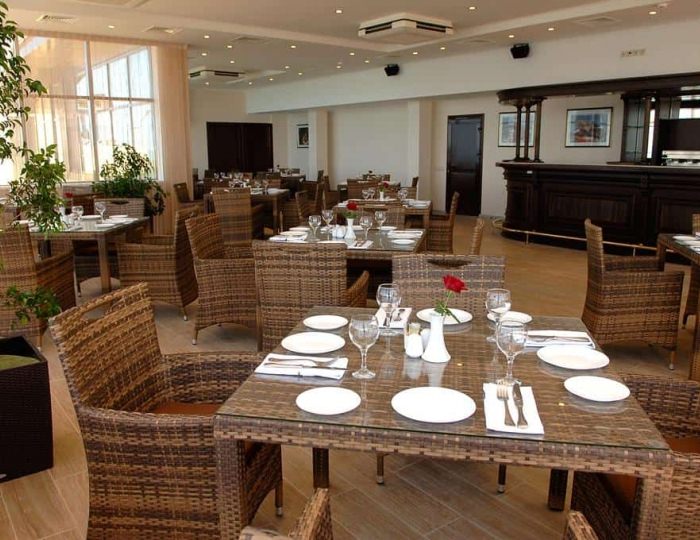 Зал ресторана «Фрегат» - Гостиничный комплекс «Лазурная Отель и СПА»